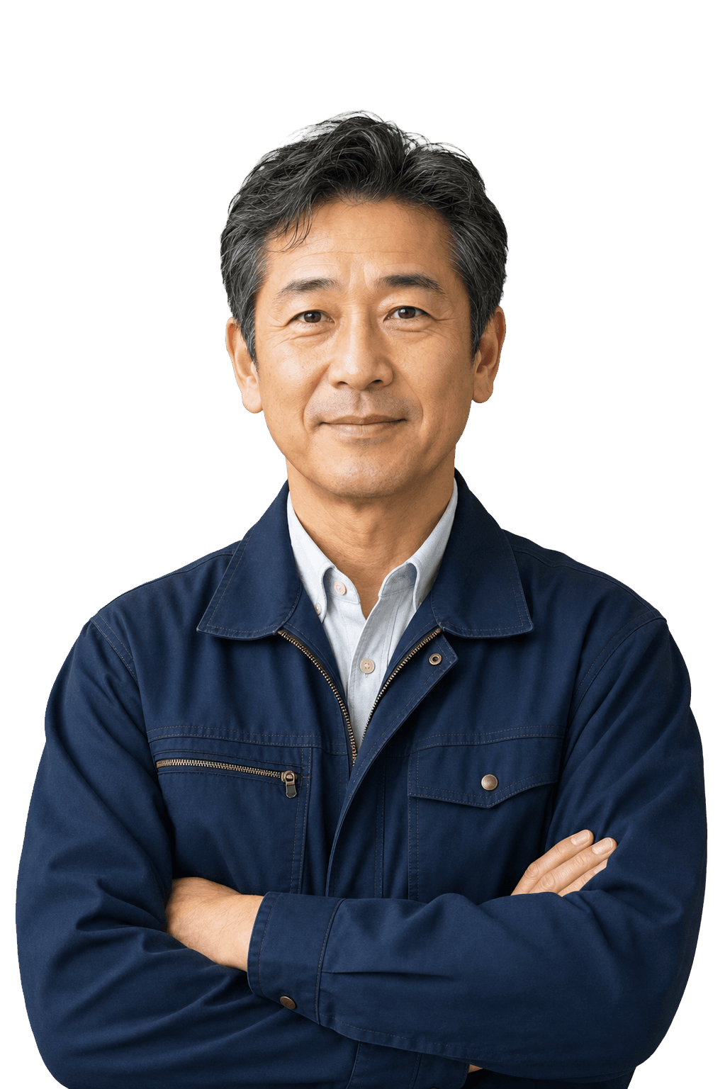 腕を組んで正面を向く工務店の社長